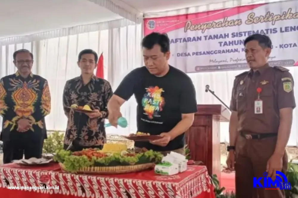 Penyerahan Sertifikat Ptsl Untuk Desa Pesanggrahan