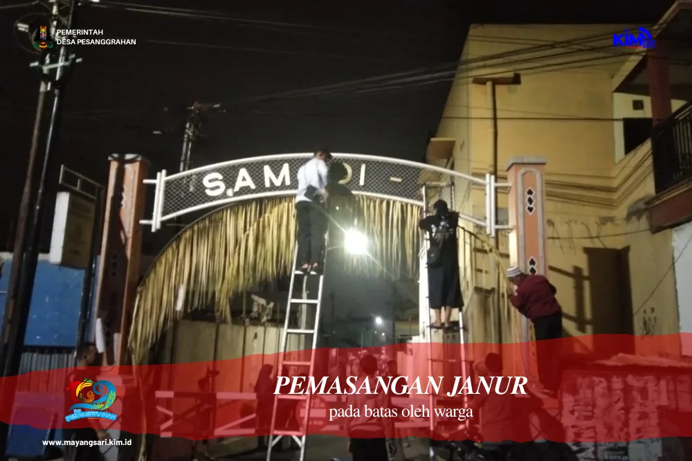 Pemasangan Janur Pada Batas Desa Oleh Warga